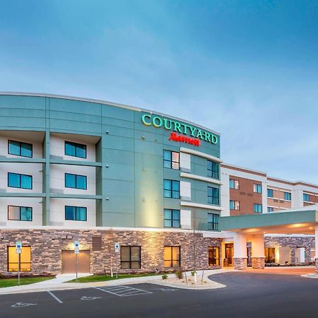 Courtyard By Marriott Bismarck North Hotel Екстериор снимка