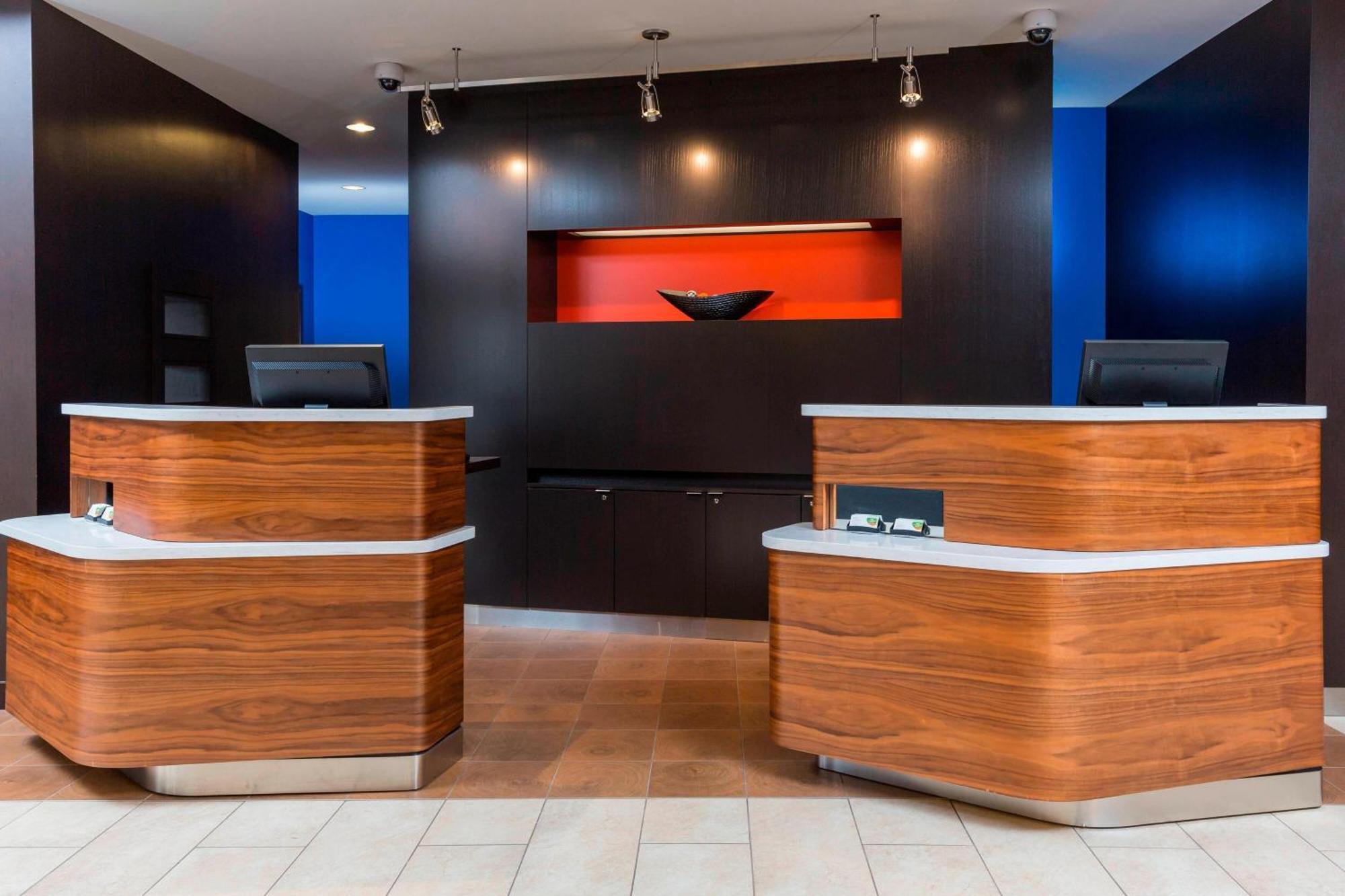 Courtyard By Marriott Bismarck North Hotel Екстериор снимка