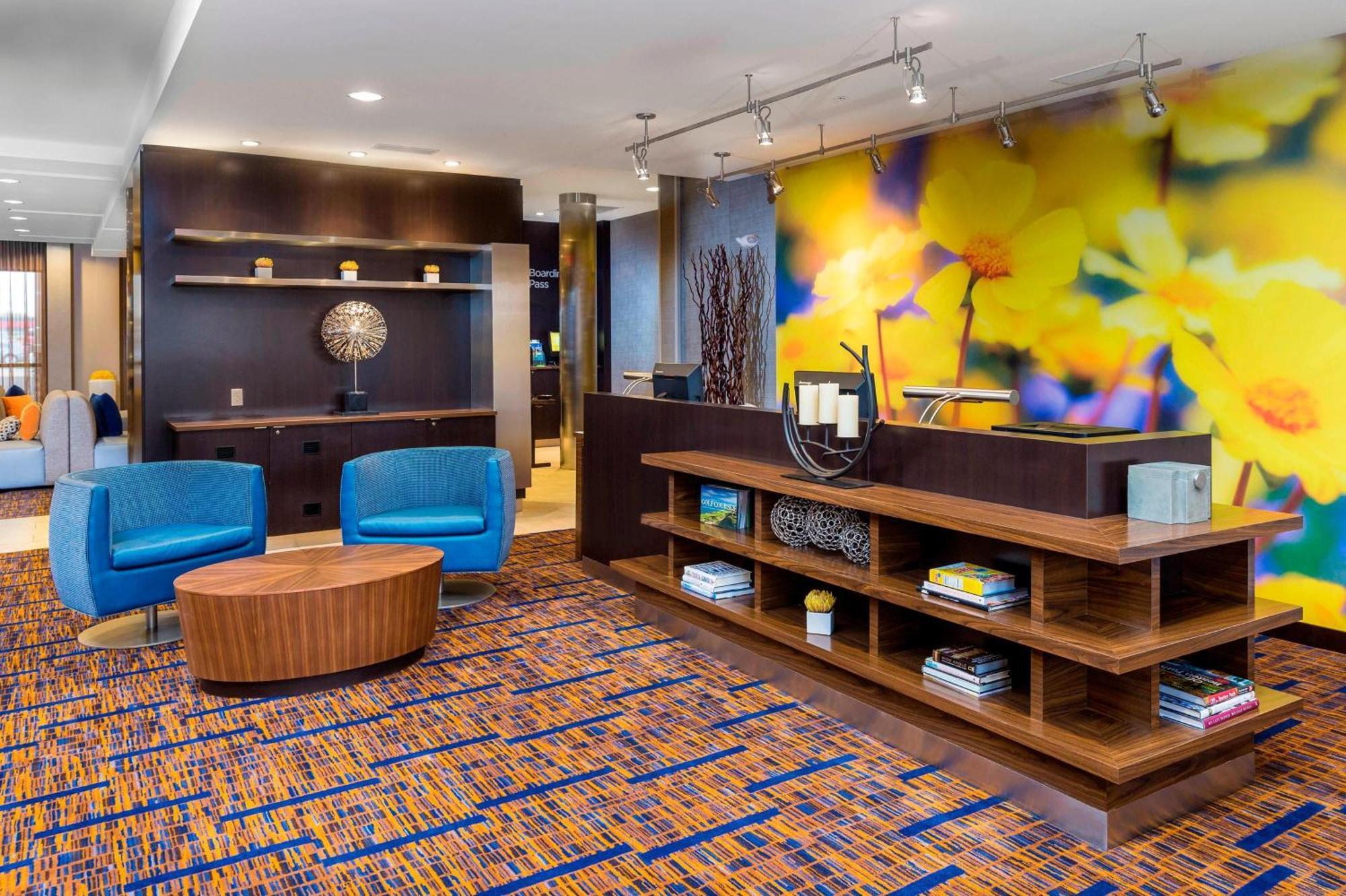 Courtyard By Marriott Bismarck North Hotel Екстериор снимка