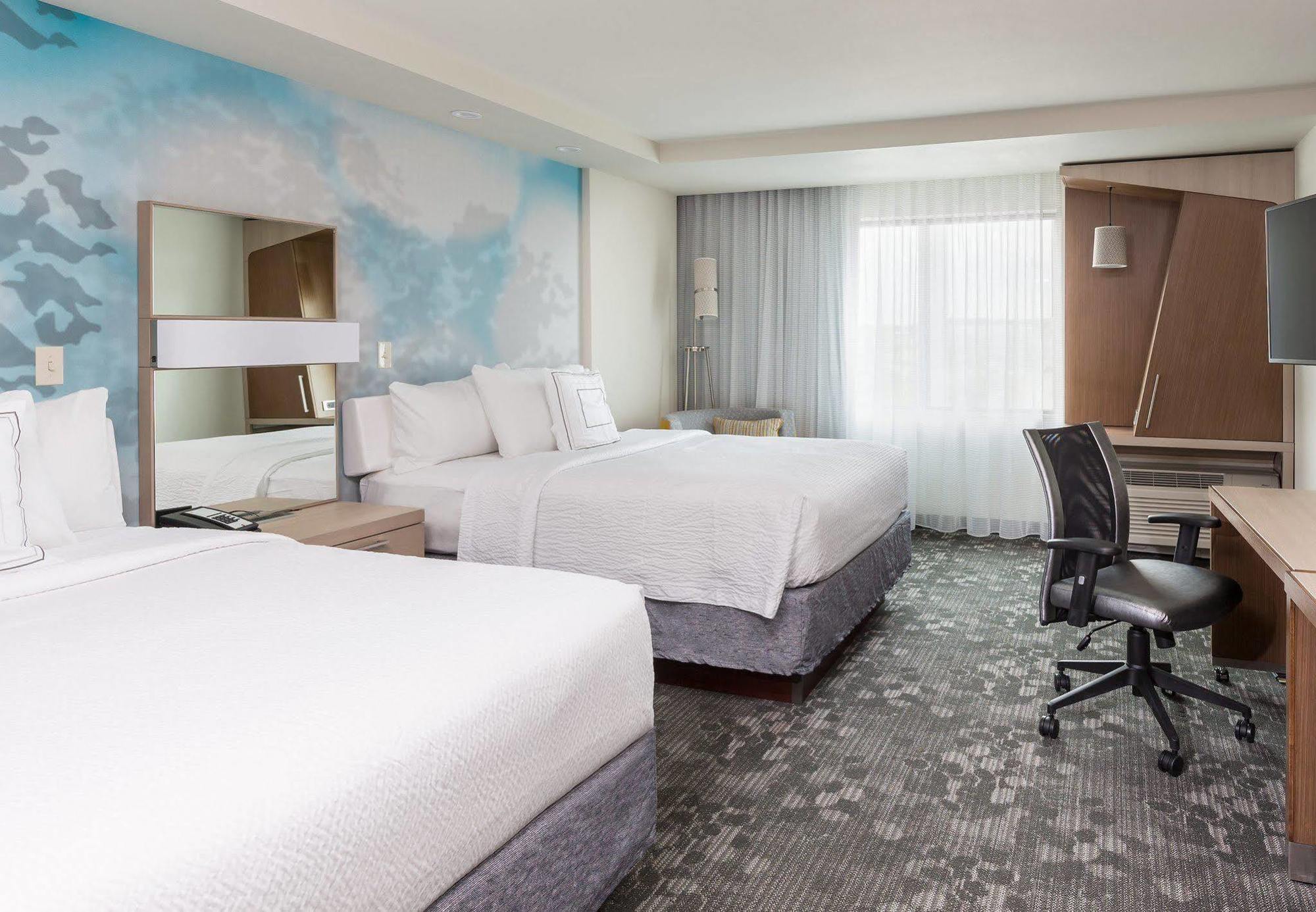 Courtyard By Marriott Bismarck North Hotel Екстериор снимка