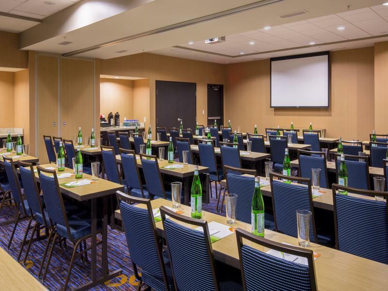 Courtyard By Marriott Bismarck North Hotel Екстериор снимка