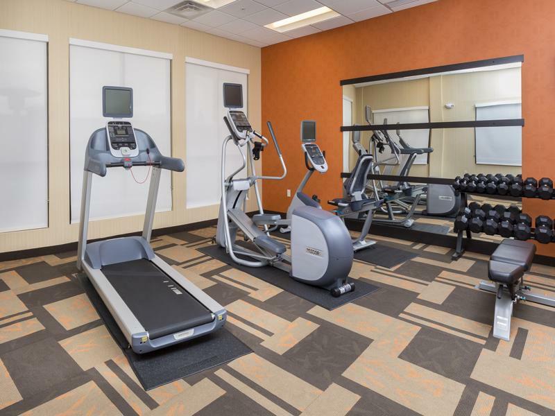 Courtyard By Marriott Bismarck North Hotel Екстериор снимка